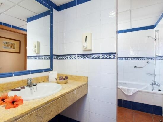 Bungalow (3 adults + 1 child)