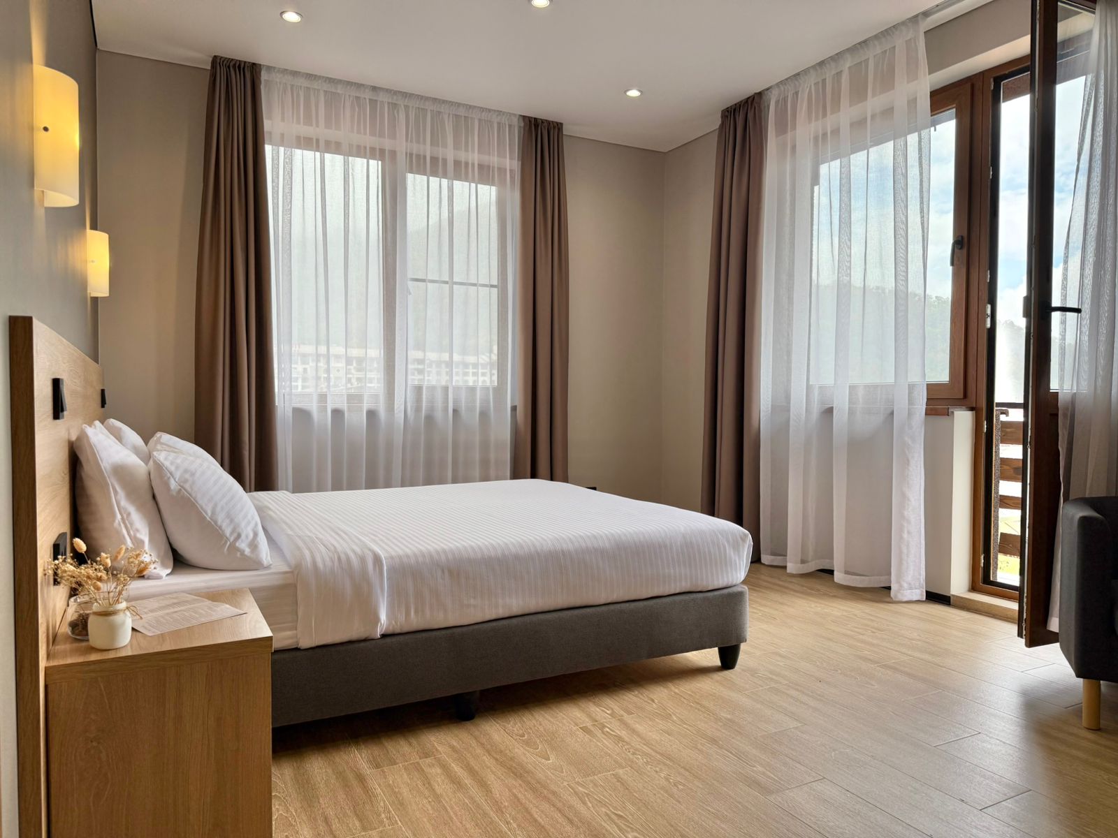 Люкс с балконом