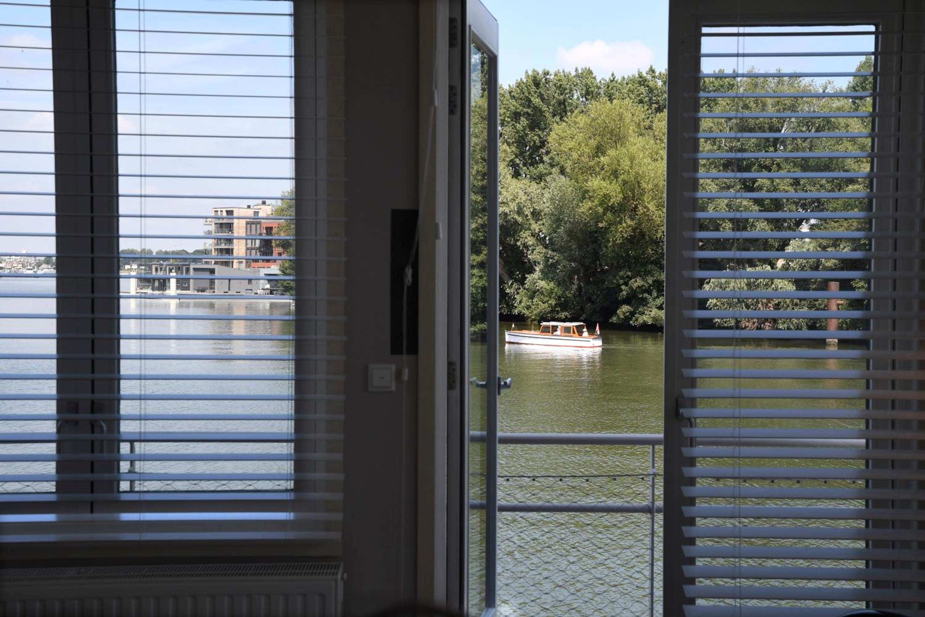 Large Double Room / Floating Room