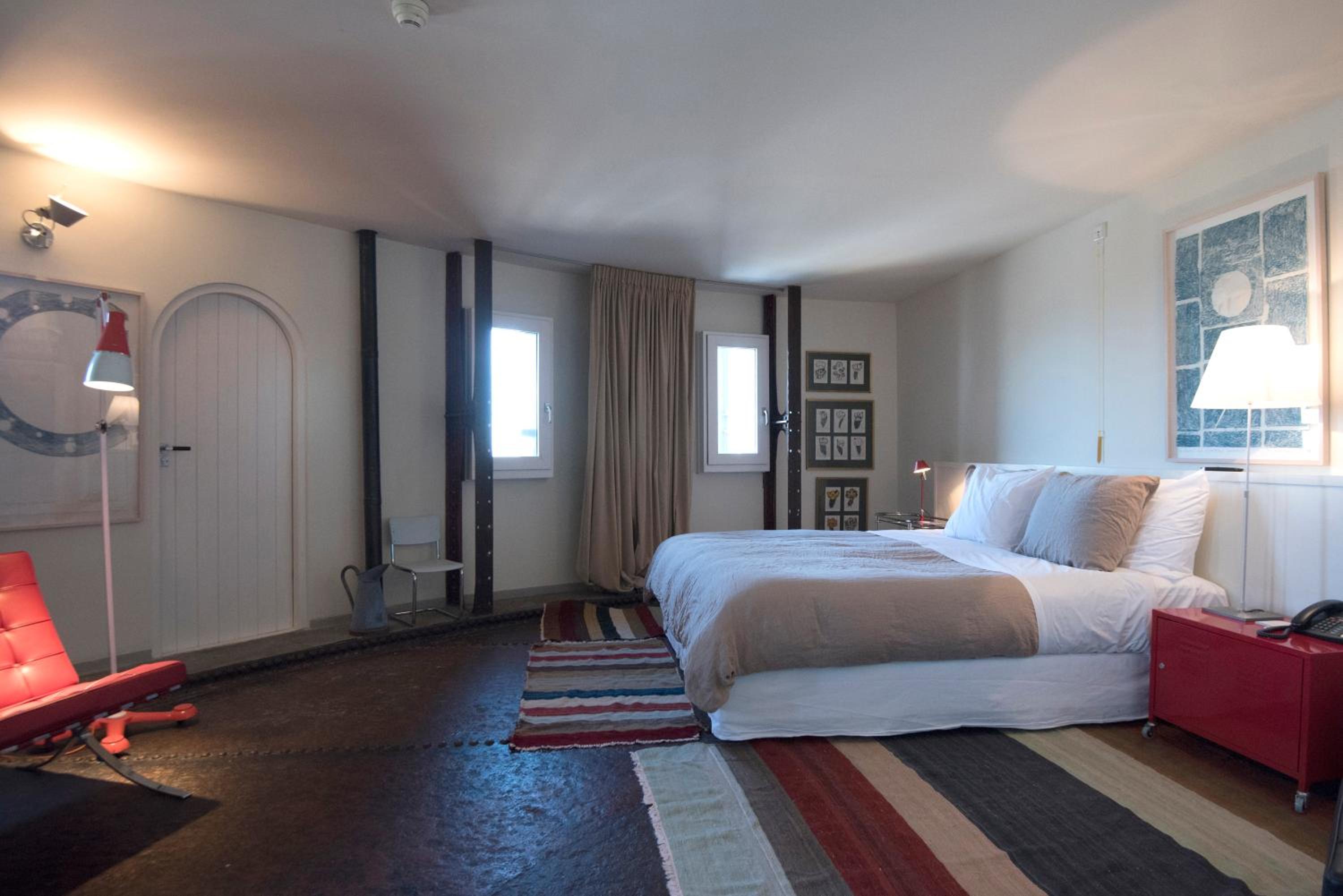 Large Double Room - Reservoir