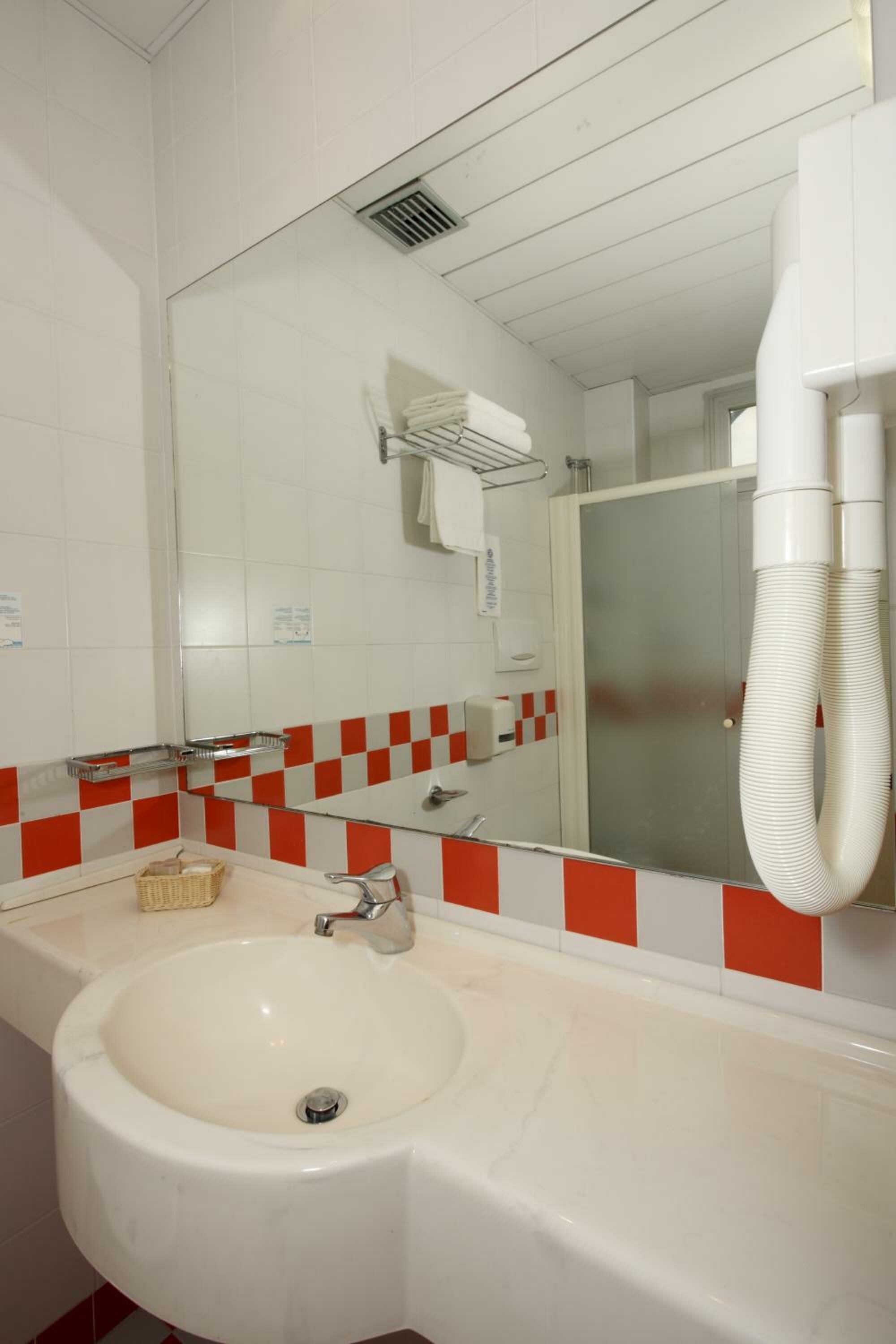 Double or Twin Room with Sea View