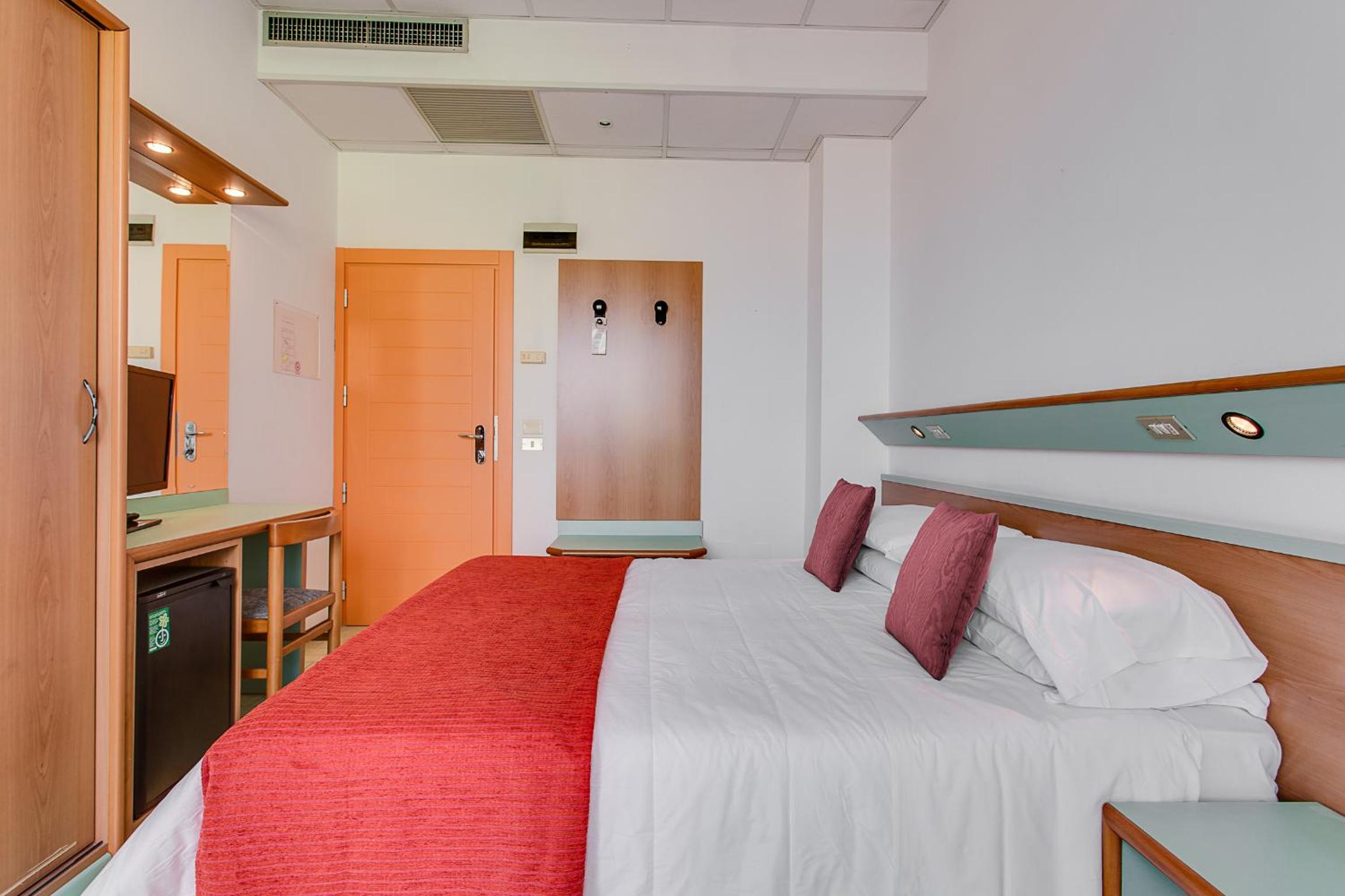Double or Twin Room with Sea View