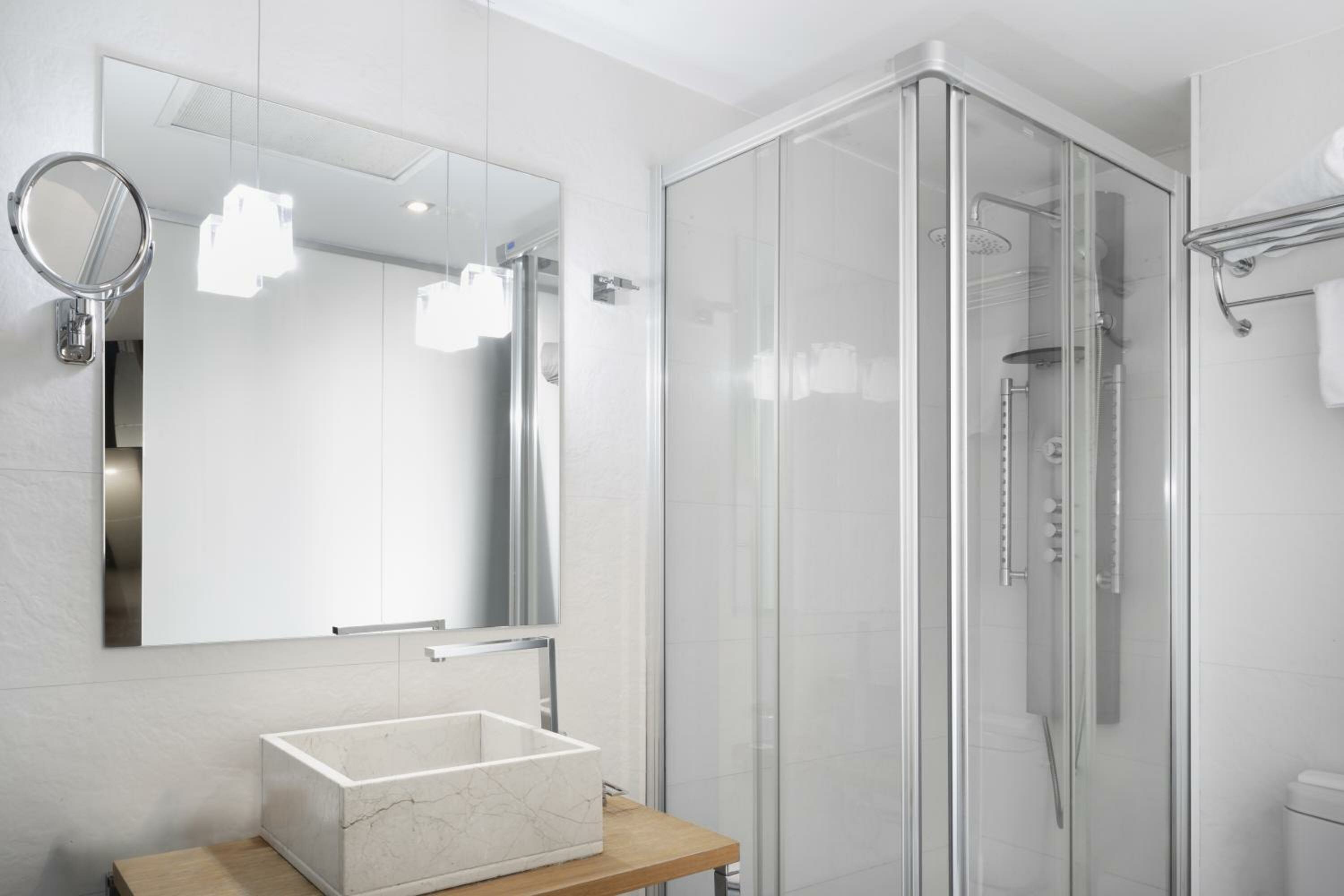 Quintuple Room (5 Adults)