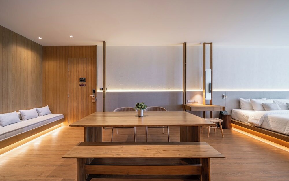 Grand Corner Pool View