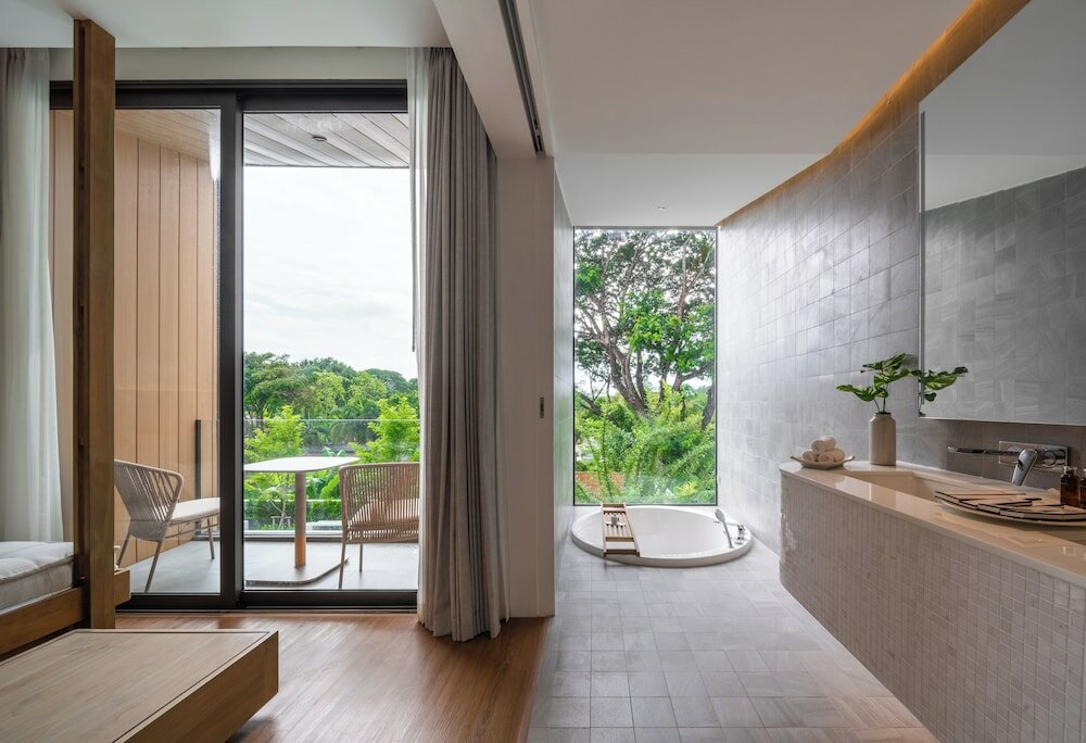 Grand Corner Pool View