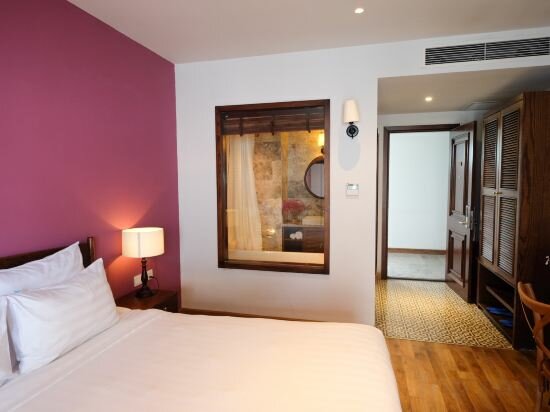 Premier Deluxe King Room