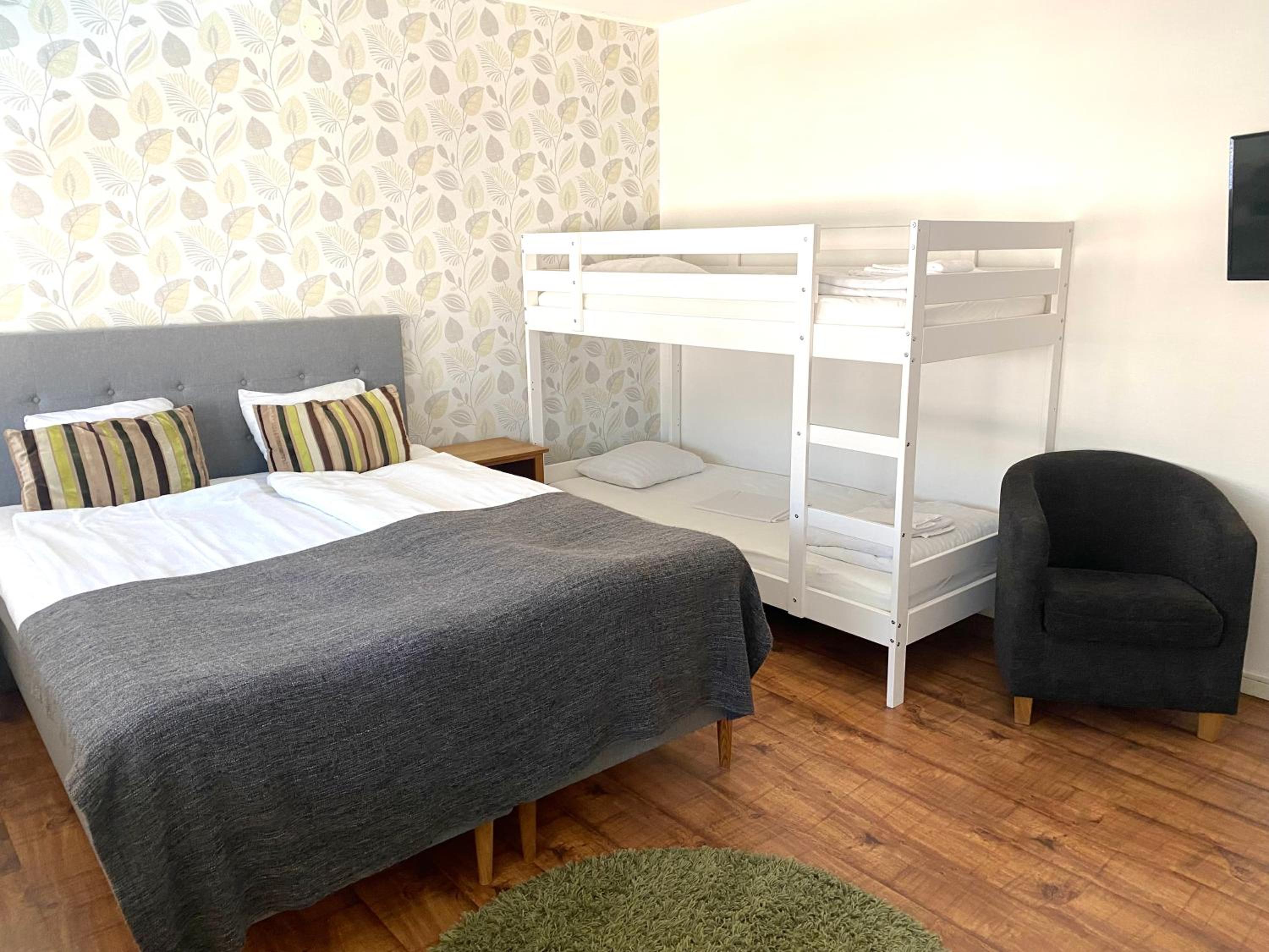 Family Room (2 Adults + 2 Children)
