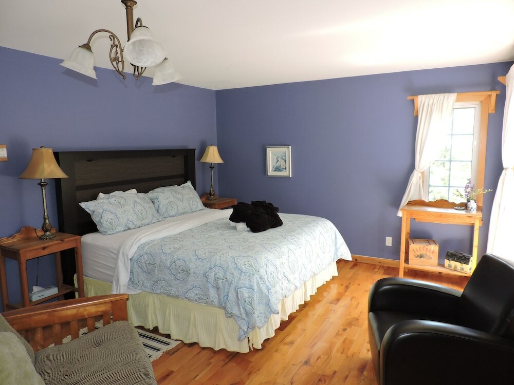 Suite, 1 King Bed, Jetted Tub, River View