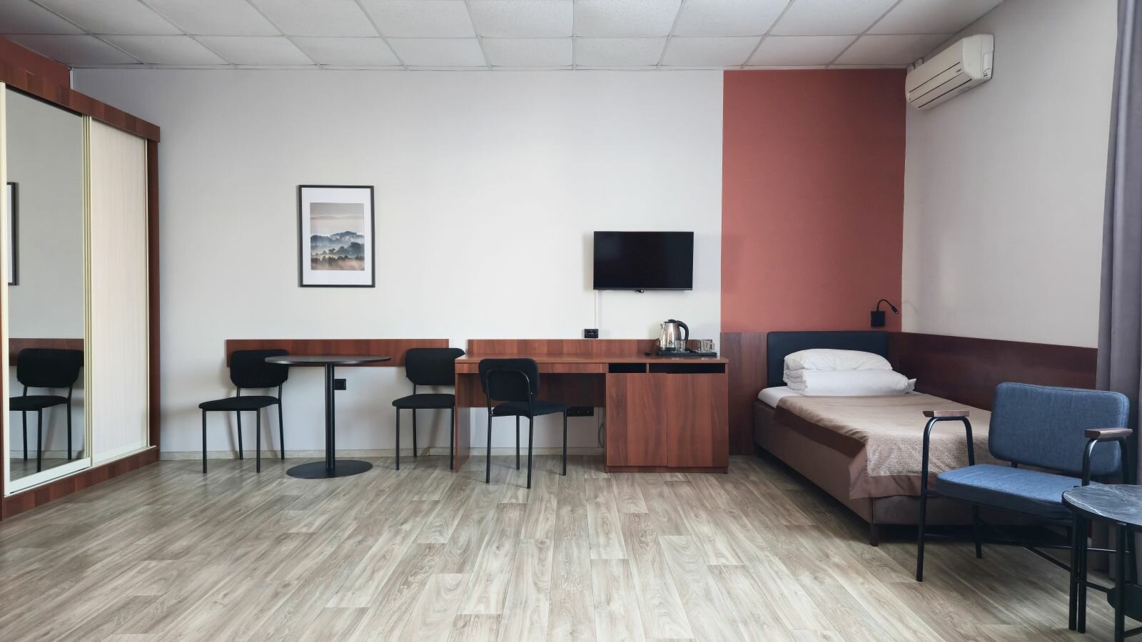 Трехместный номер эконом-класса