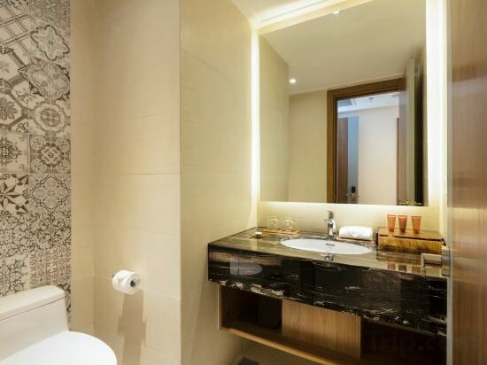 Senior Deluxe Room Twin Sea View