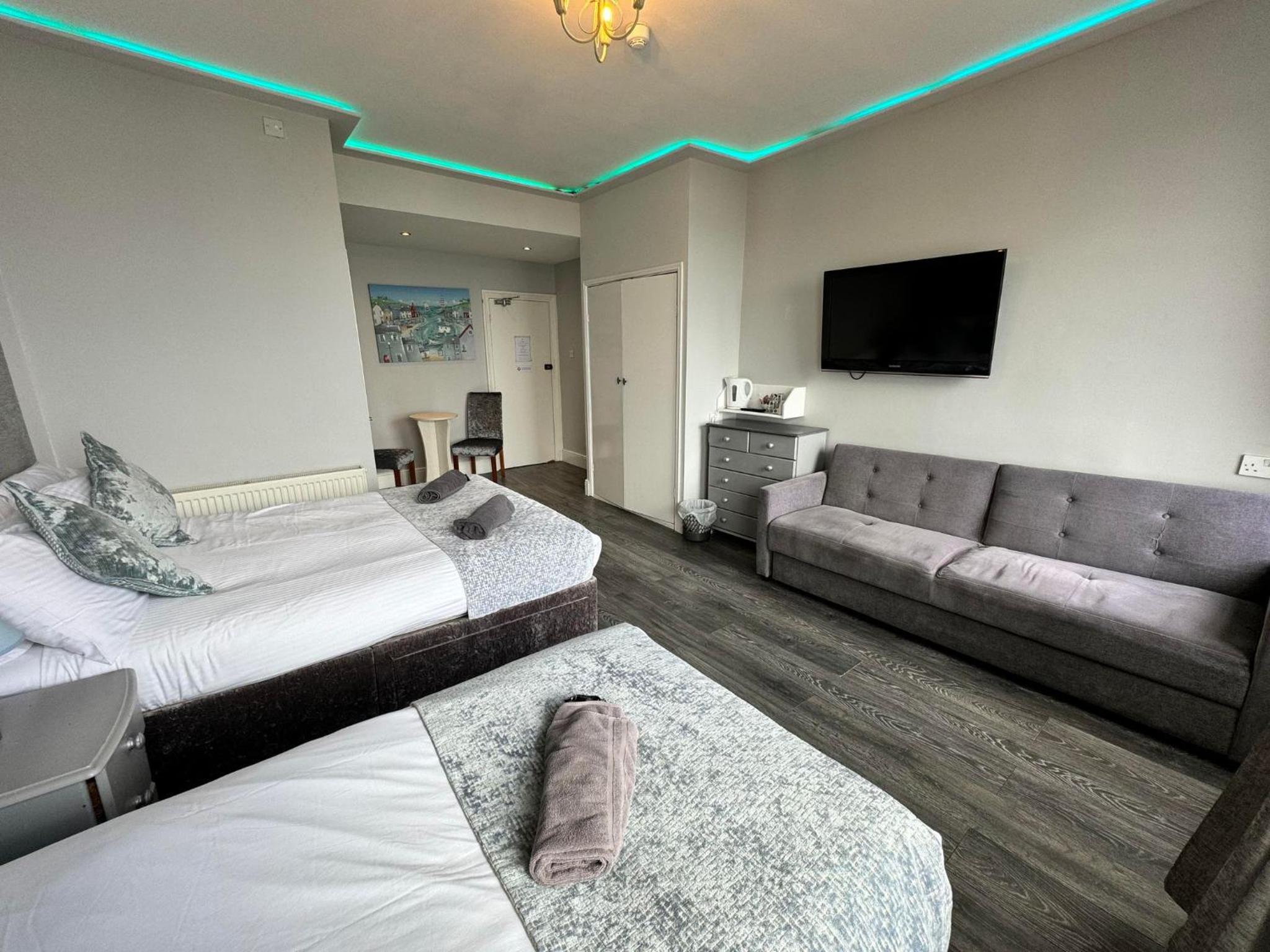 Gold Seaview Family of 3 + Sofa Bed