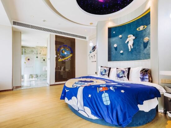 Liu Lang Xing Qiu Family Room (Metaverse)