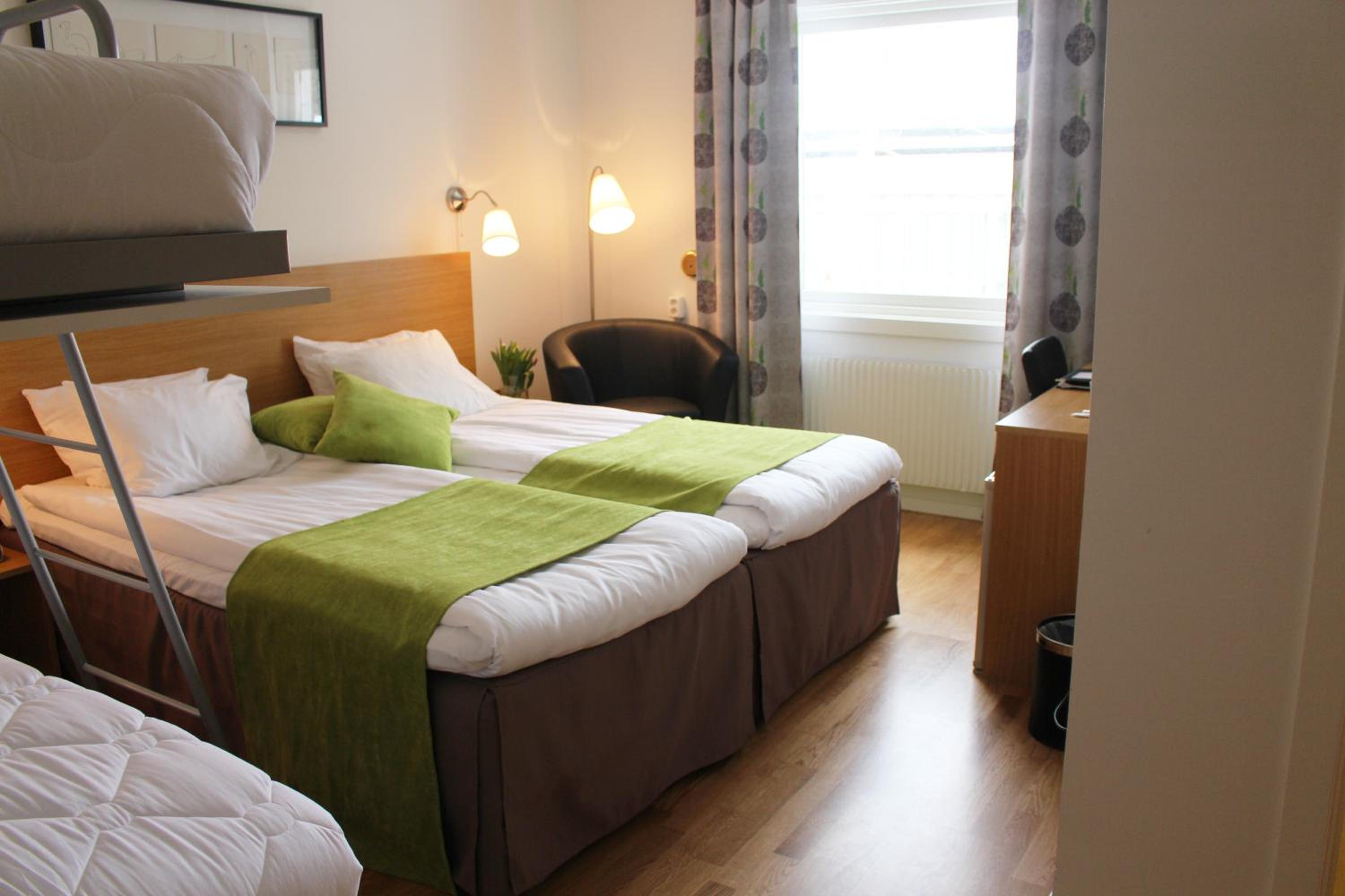 Family Room (2 Adults + 2 Children)