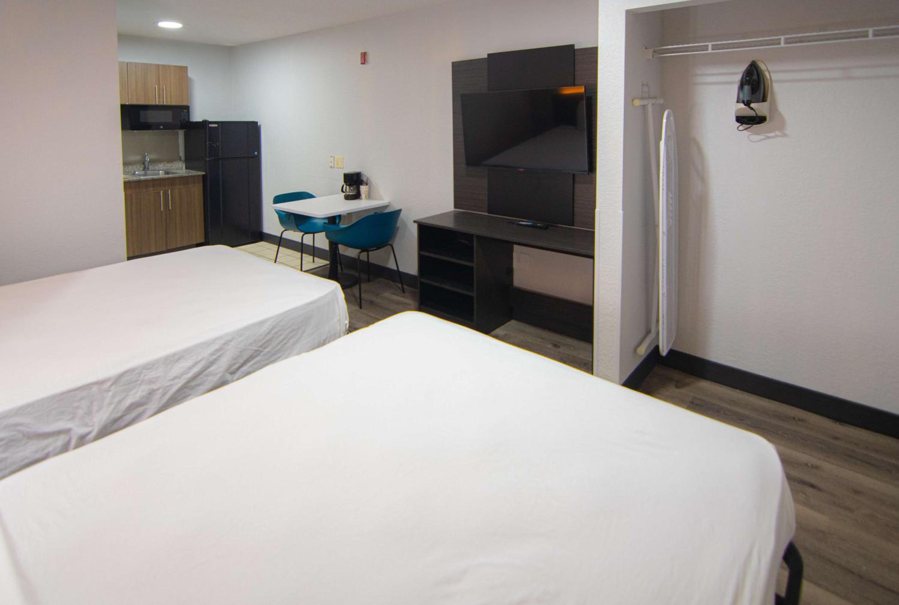 Queen Room with Two Queen Beds - Disability Access - Non-Smoking