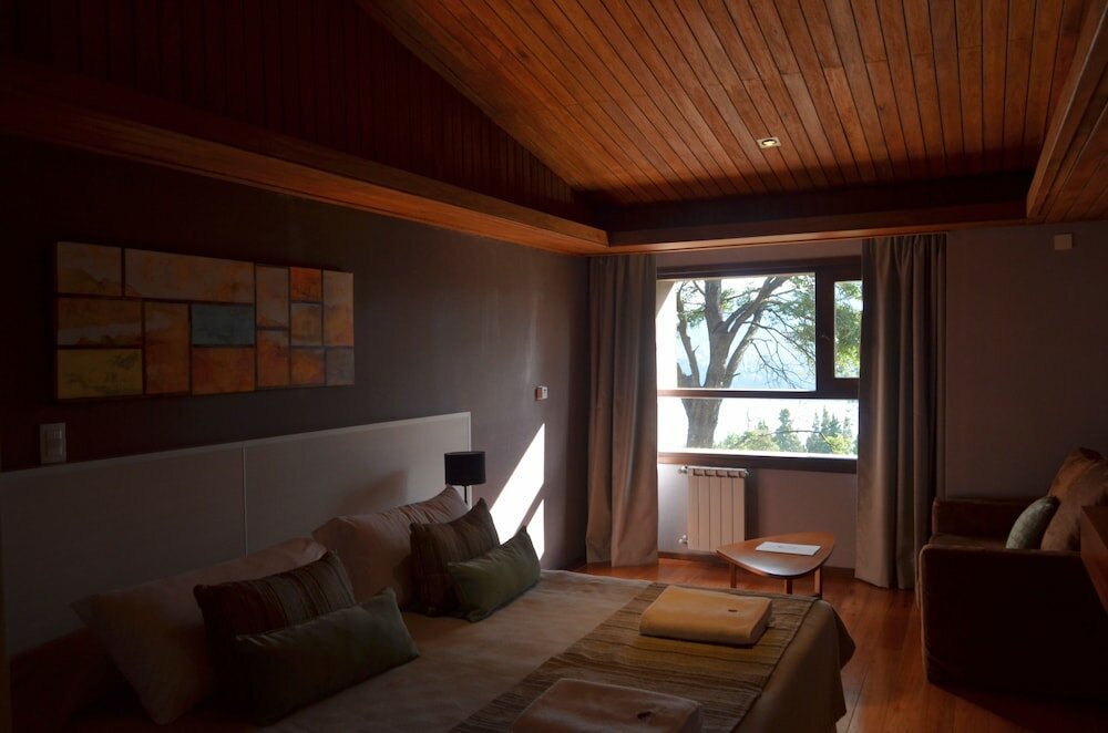 Superior Suite, Lake View