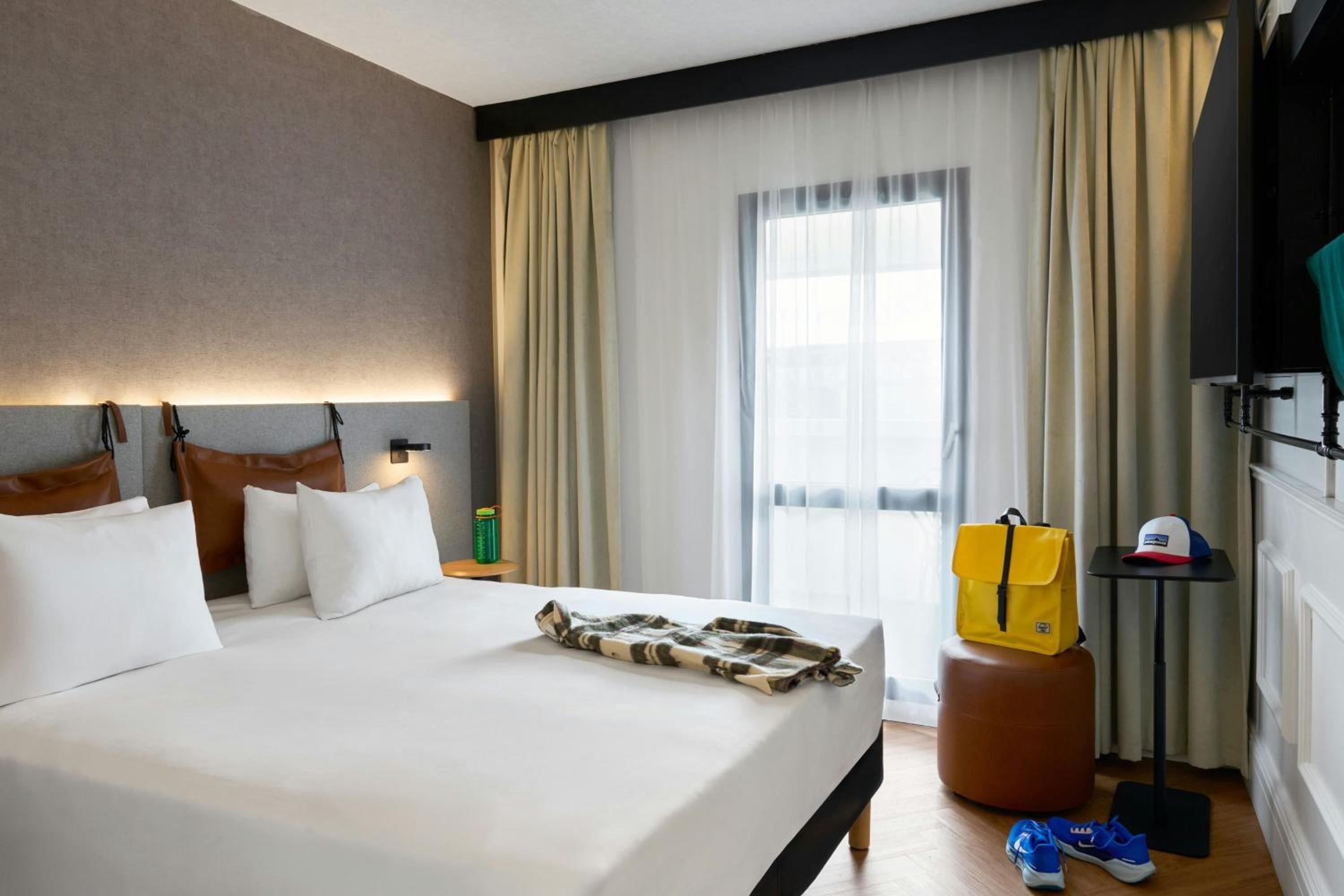 Supreme Queen Room with Balcony