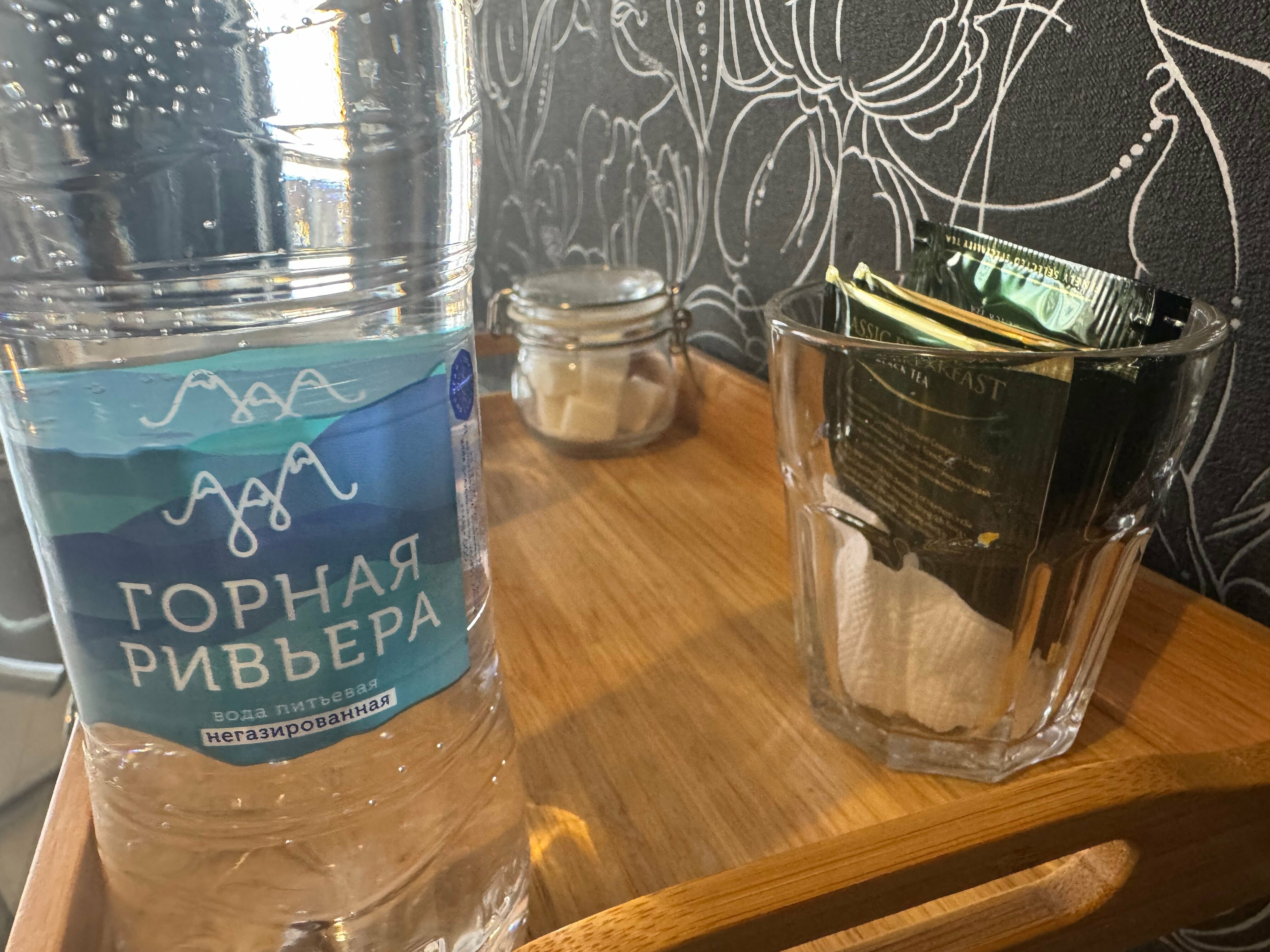 Двухместный номер с видом на перрон аэропорта