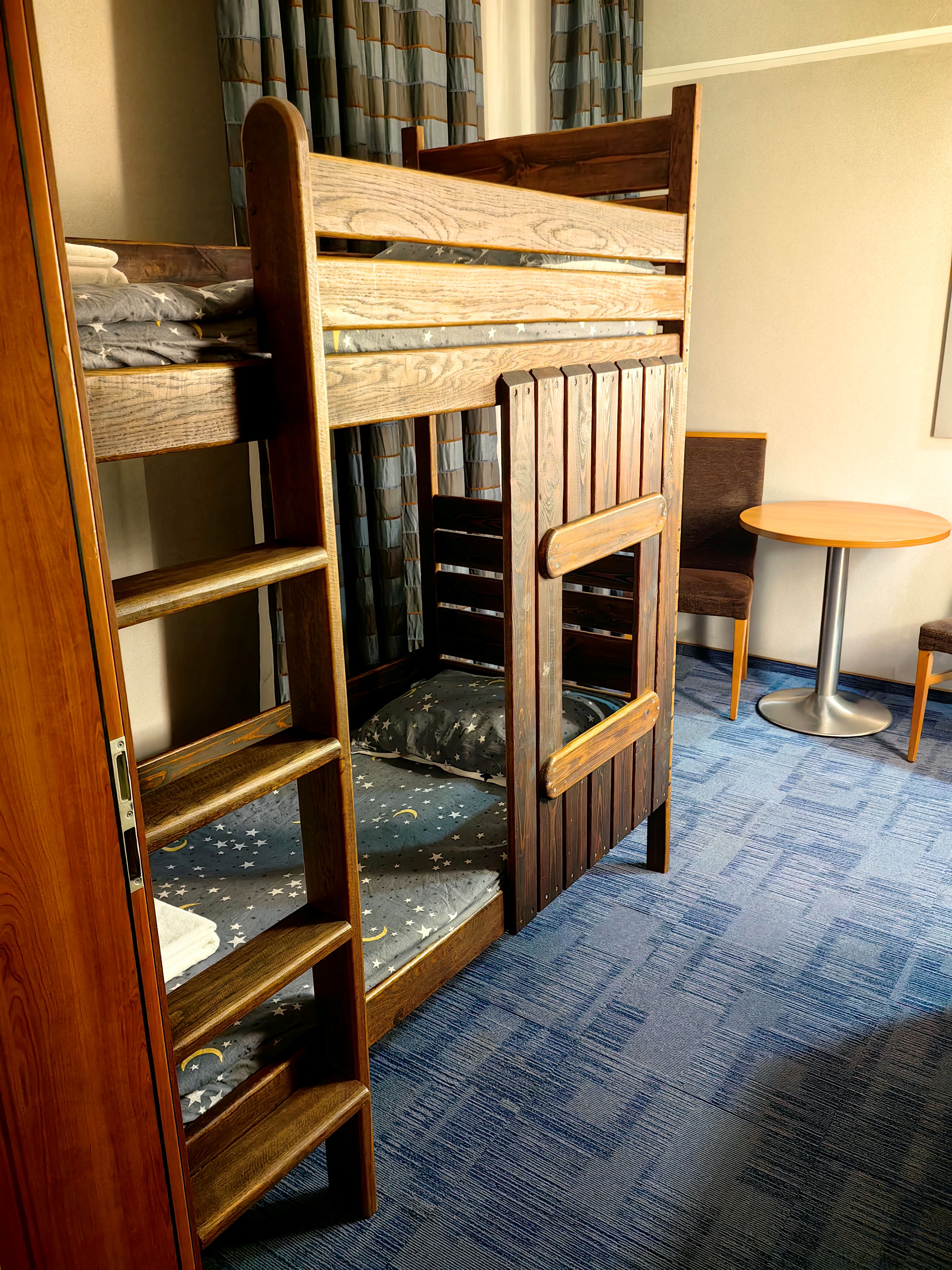 Семейный номер с детской двухярусной кроватью