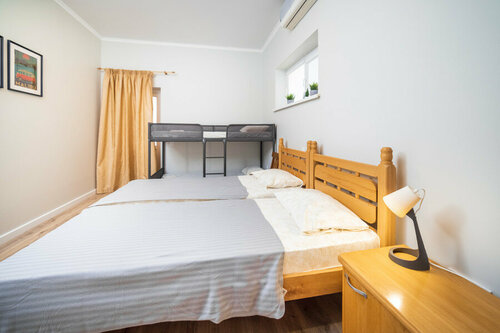 Четырёхместный  стандарт с двухъярусной кроватью в Абрикос