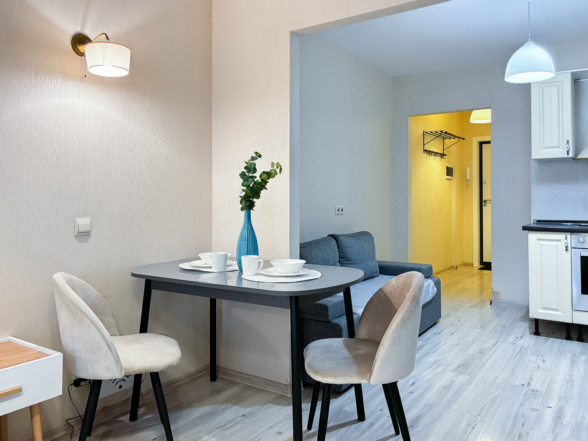 Номер-студия с кроватью размера "king-size" и диван-кроватью