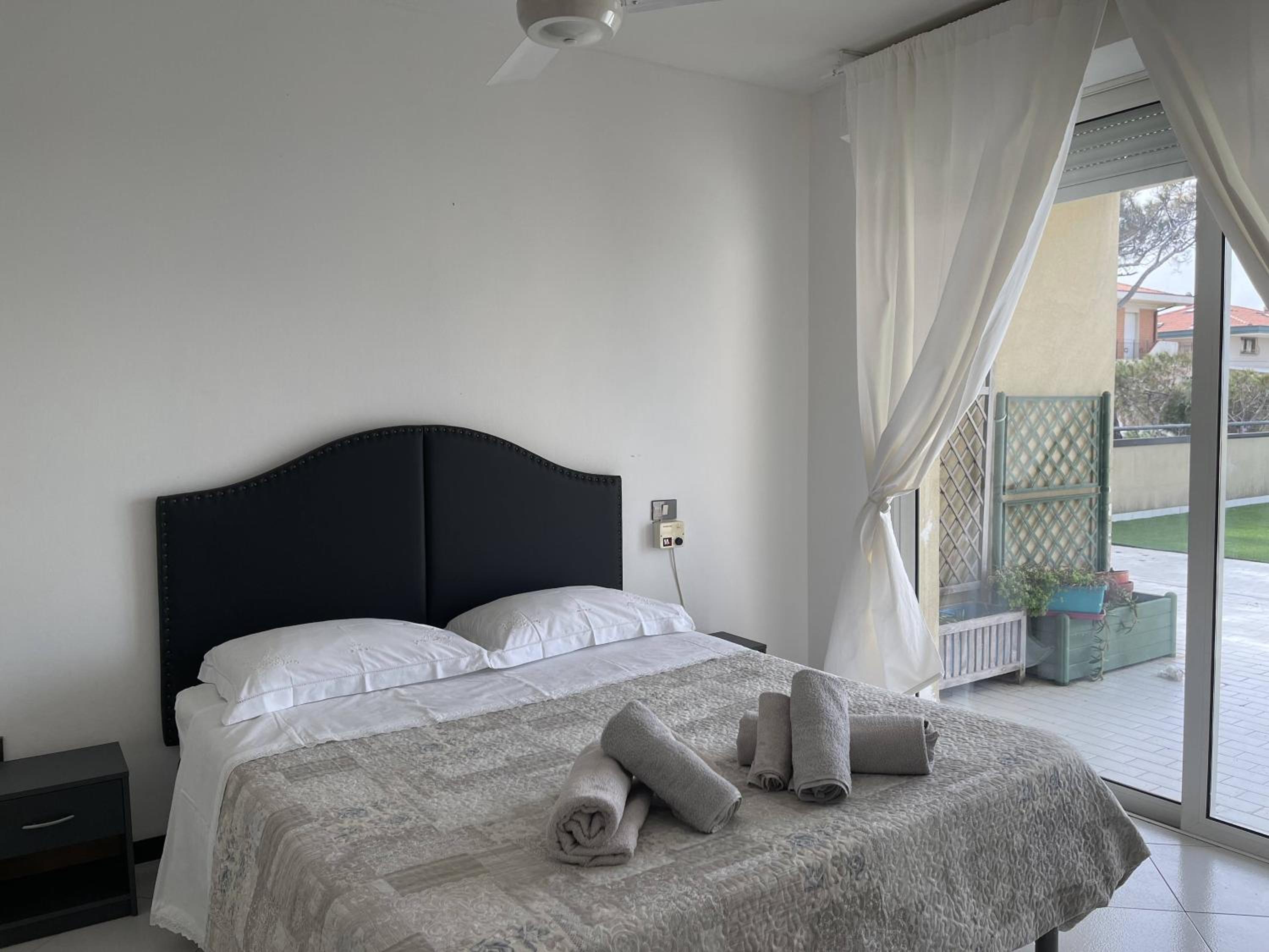 One Bedroom Apartment with Terrace and partial Sea View