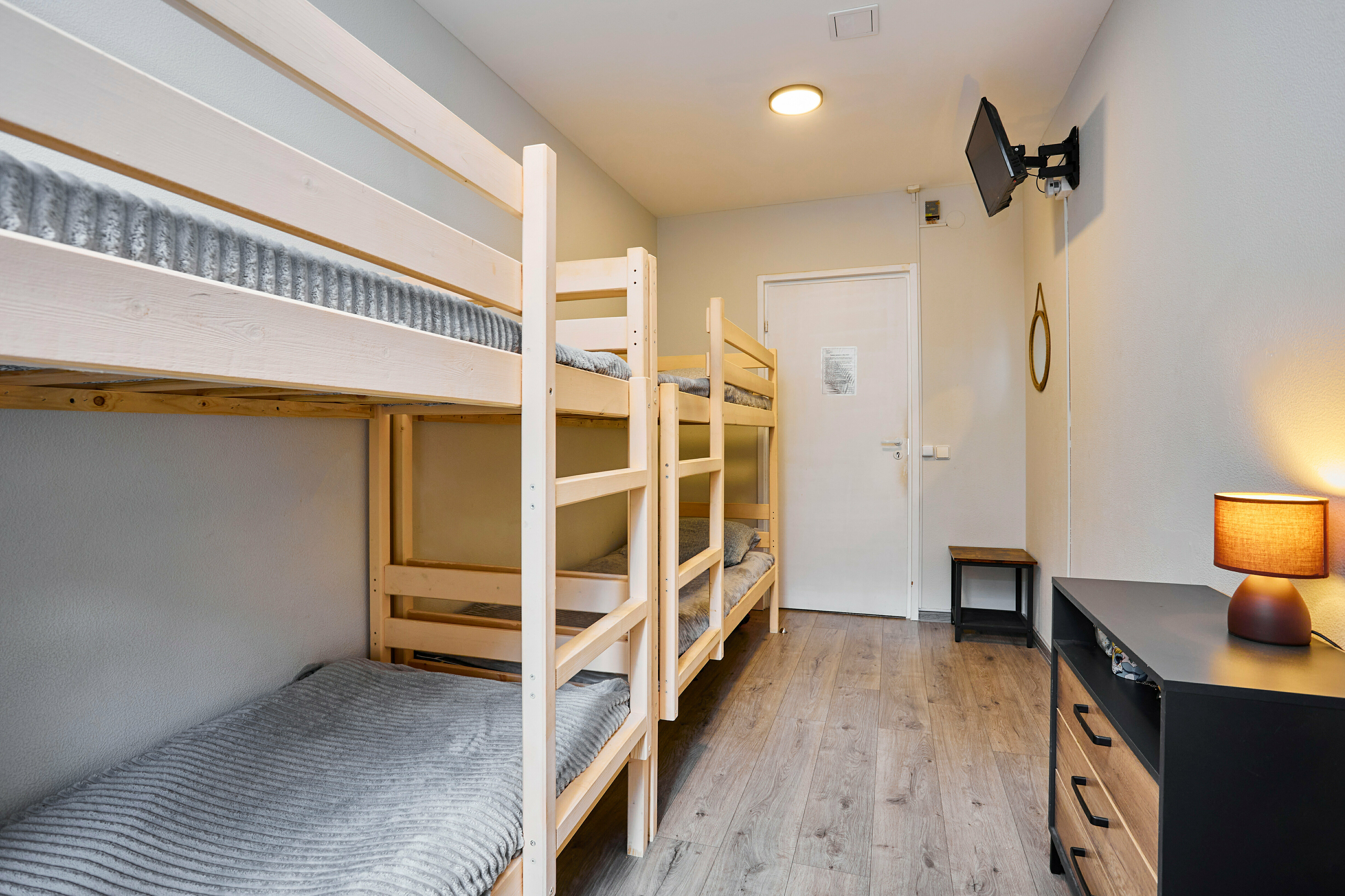 Кровать в общем 8-местном номере