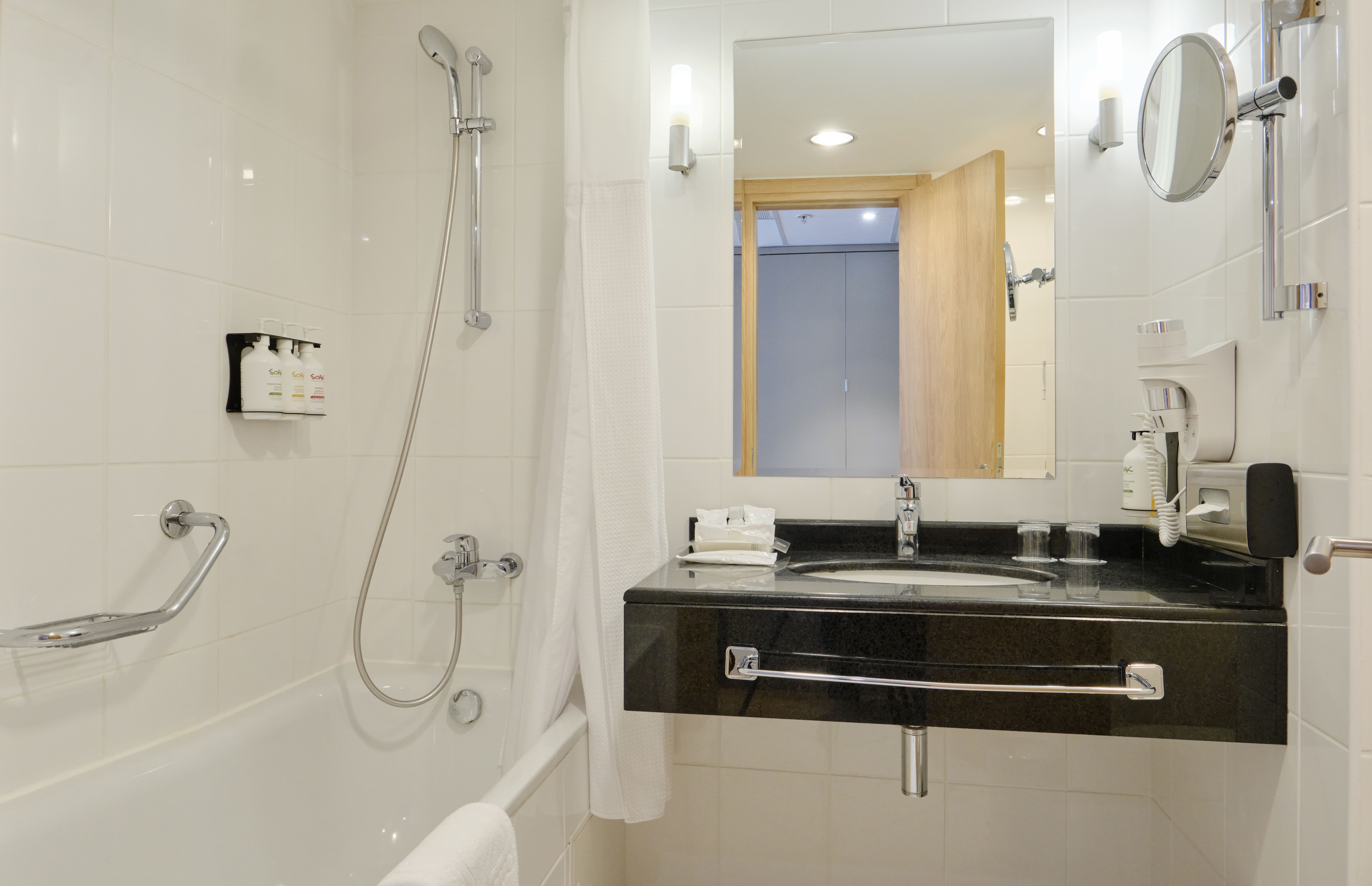 Супериор на верхних этажах с видом на город