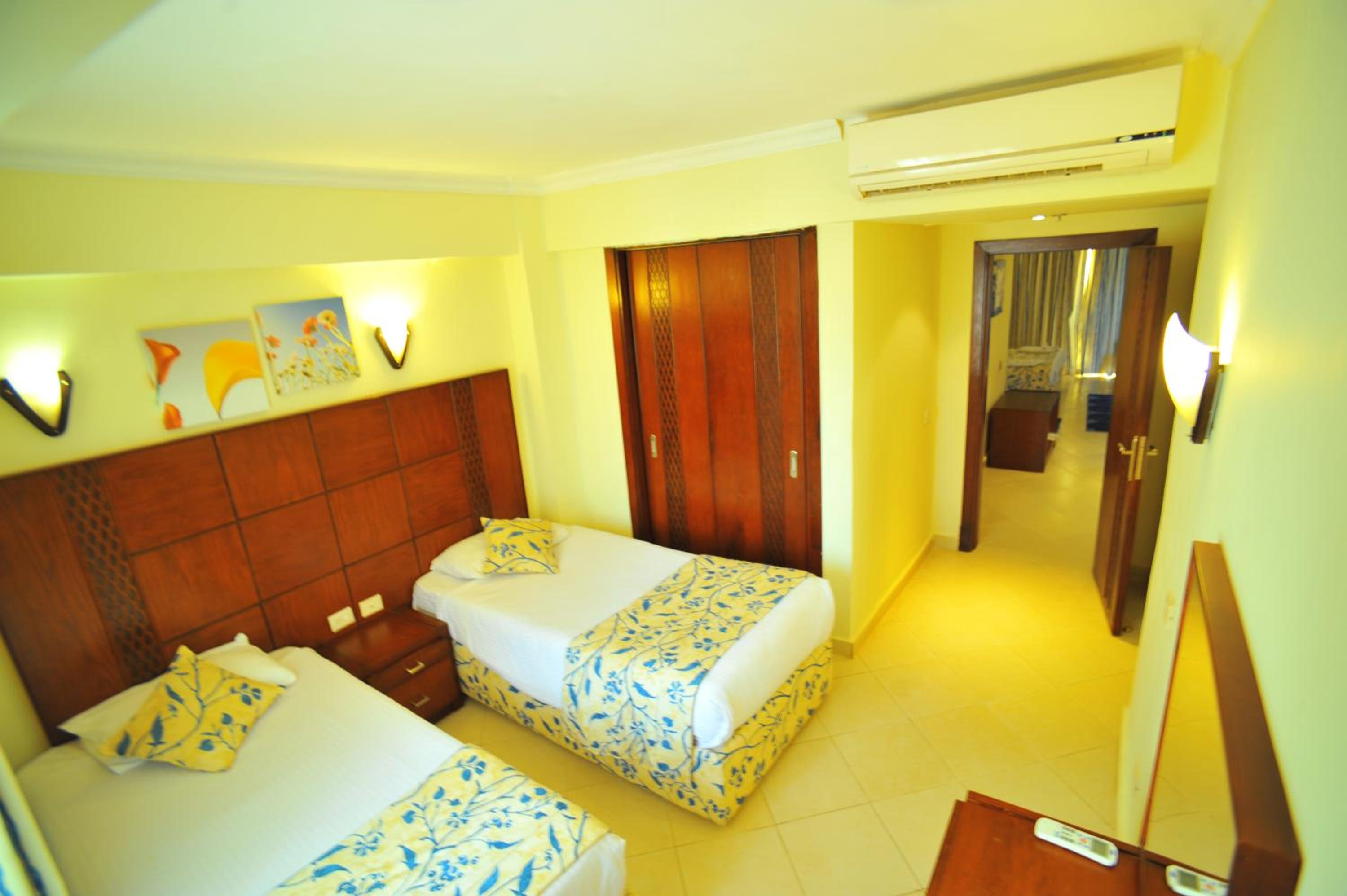Family Room with Pool View (3 Adults)