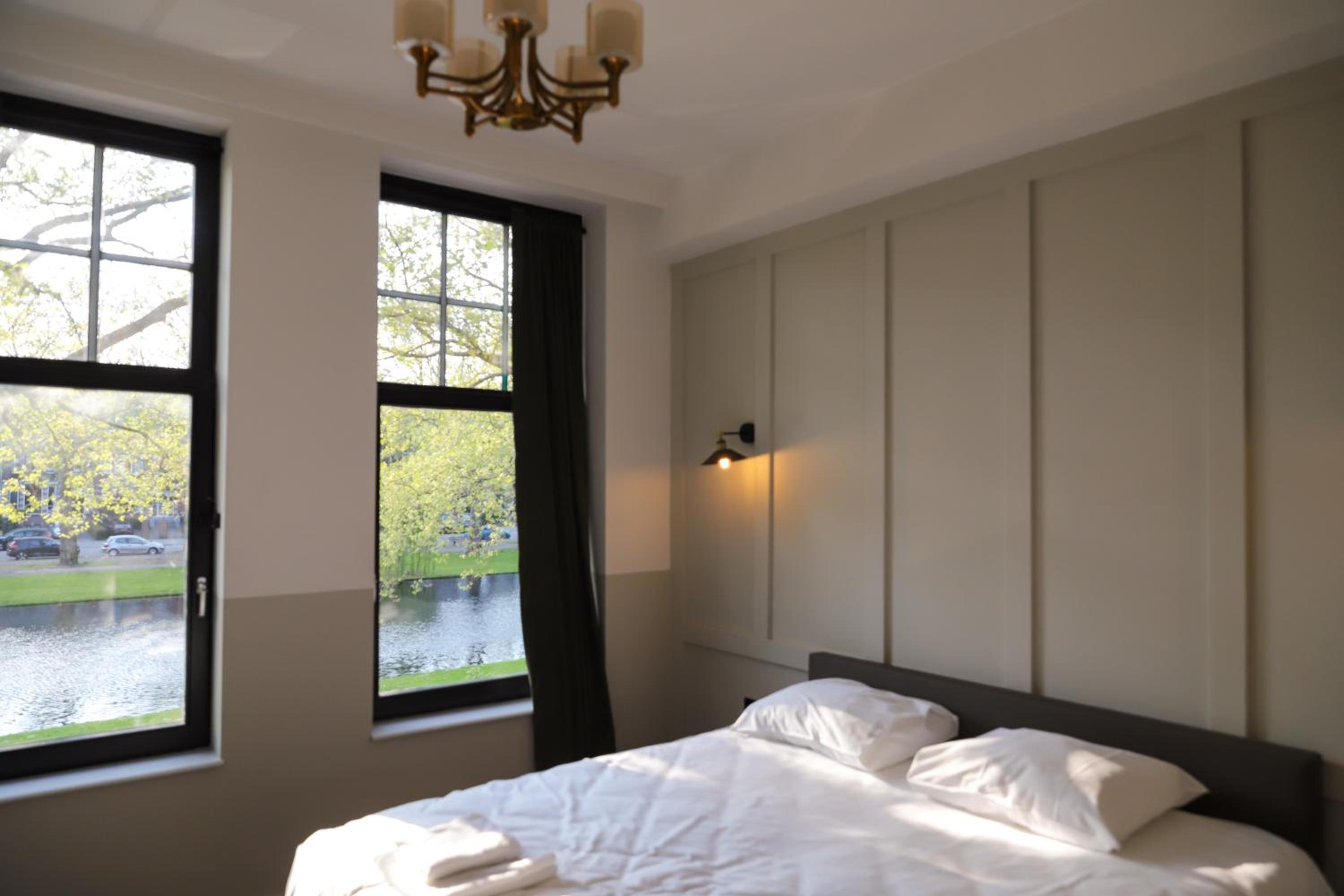 Comfy room Canal View