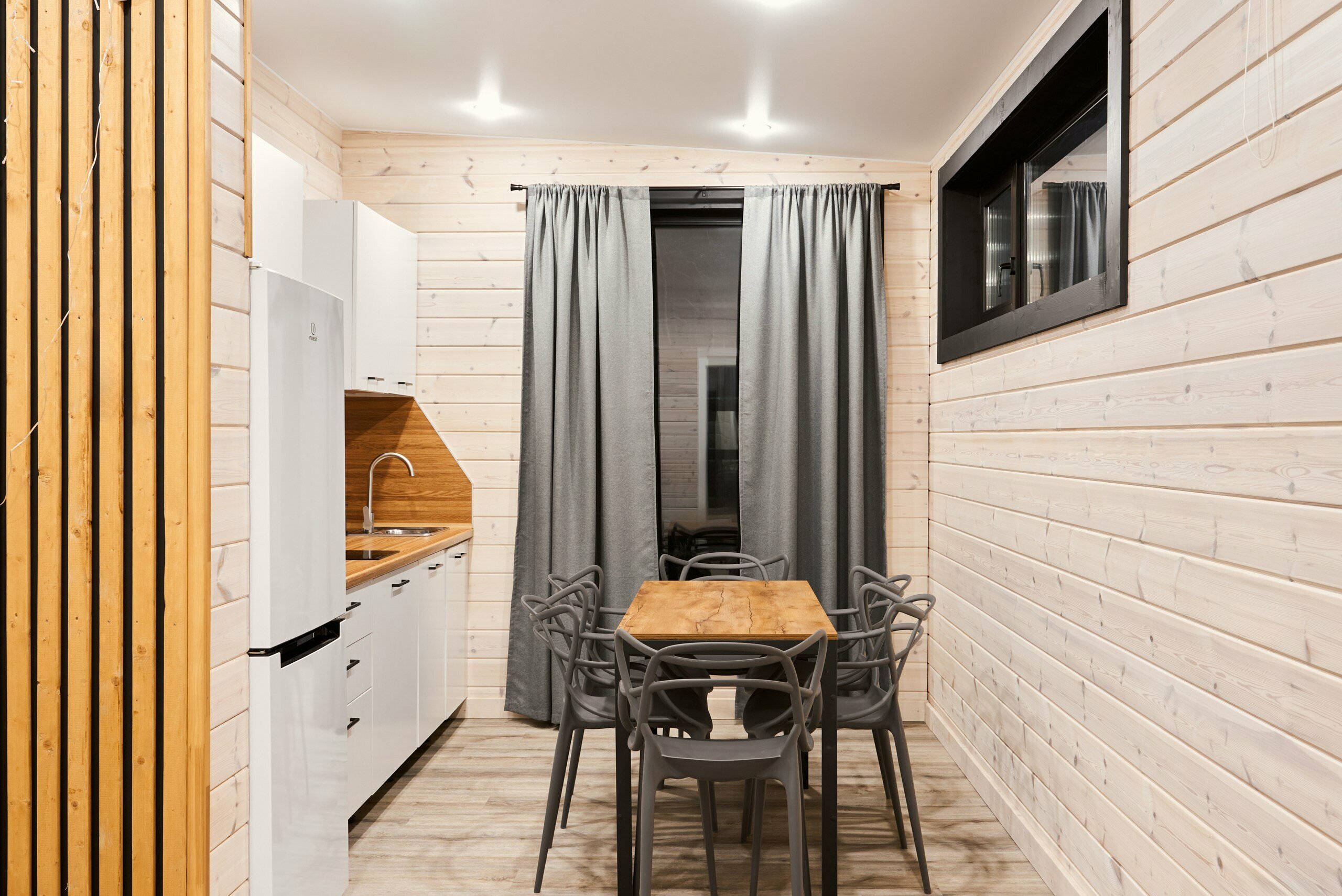 Улучшенный коттедж с двумя спальнями и чаном (растопка чана не включена в стоимость)