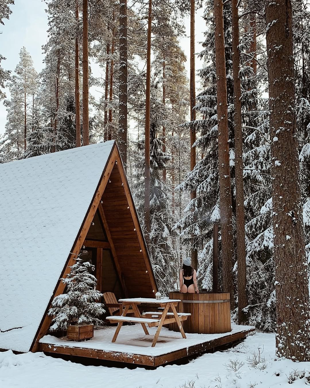 Красный домик с купелью