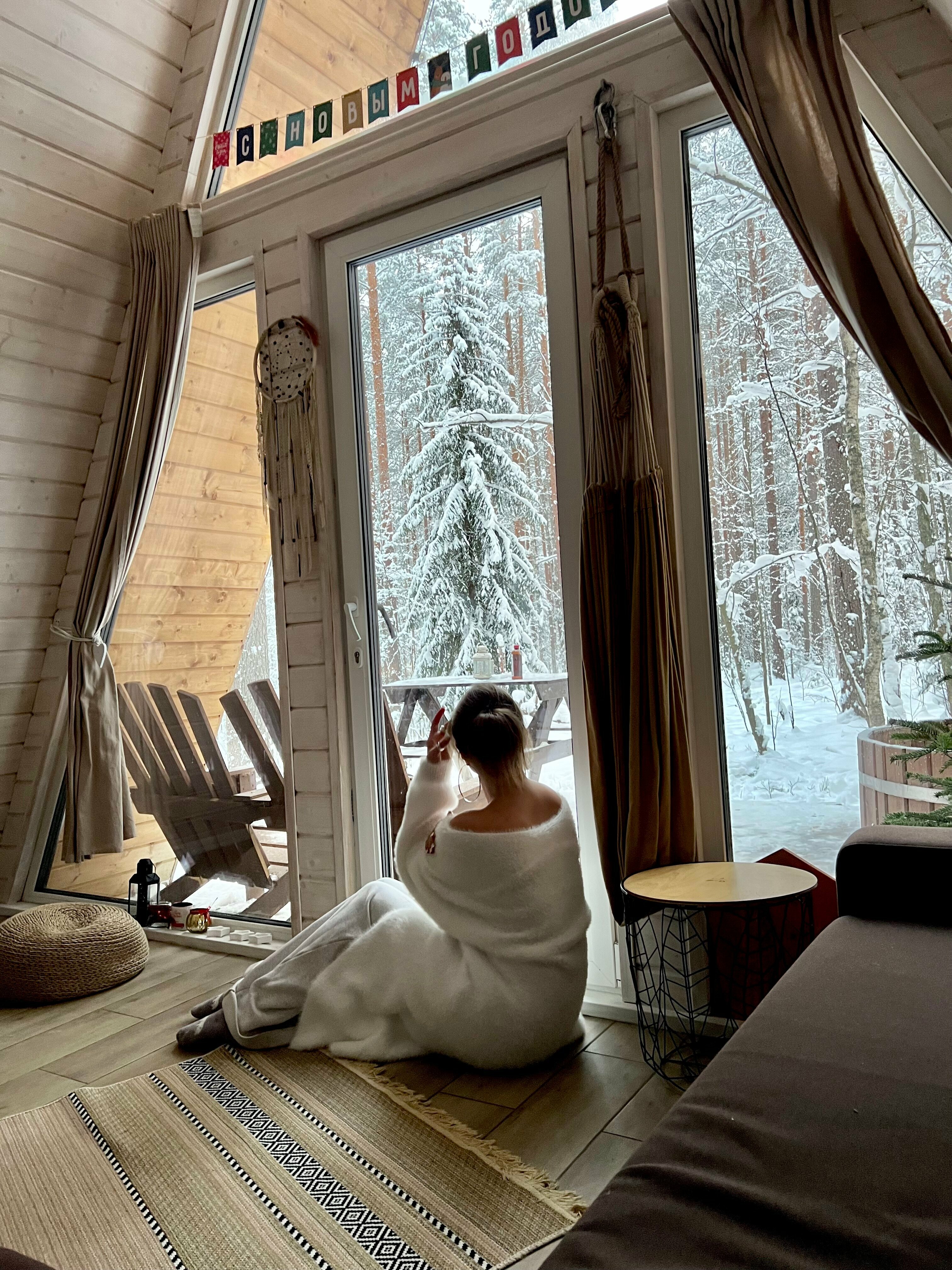 Белый домик с купелью