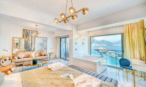 King Suite - Room with Jacuzzi Sea View в Нума Порт Отель