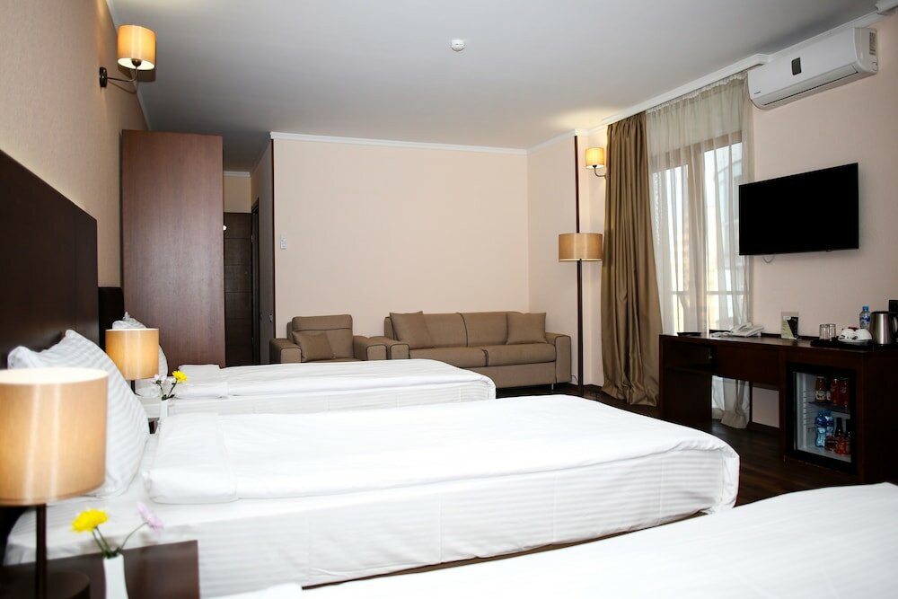 Standard Triple Room, City View