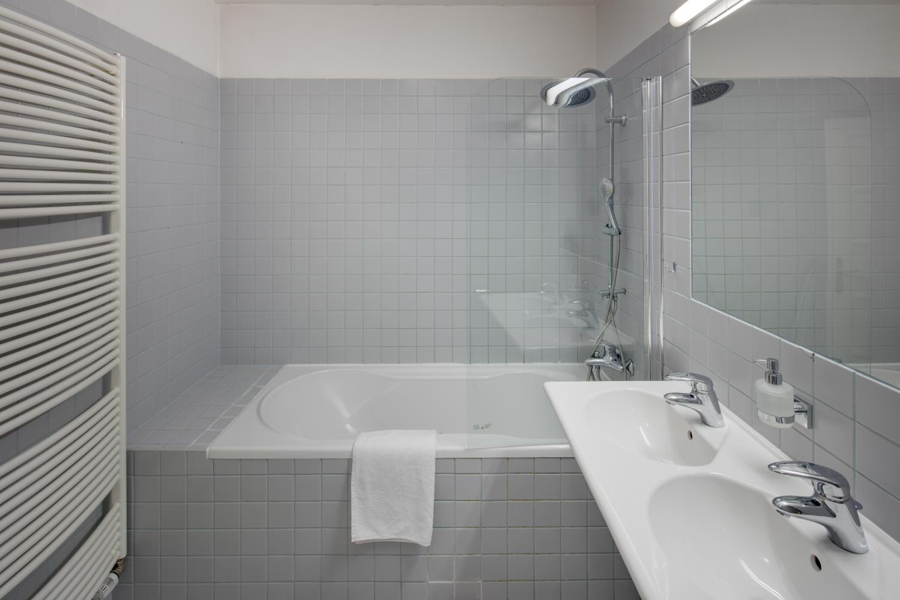 Three Room Apartment (6 Adults)