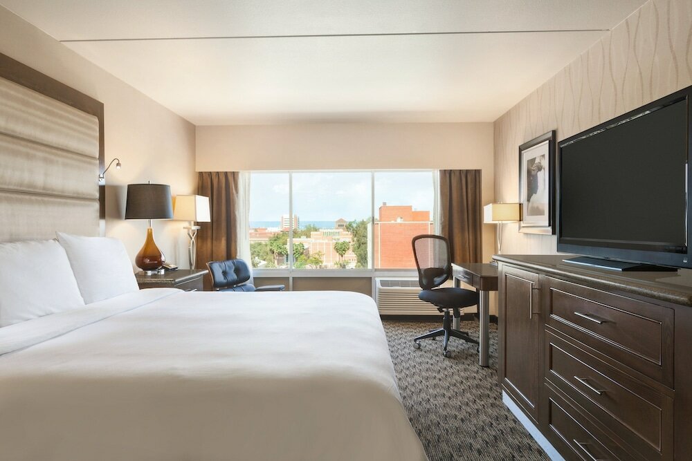 Deluxe Room, 1 King Bed