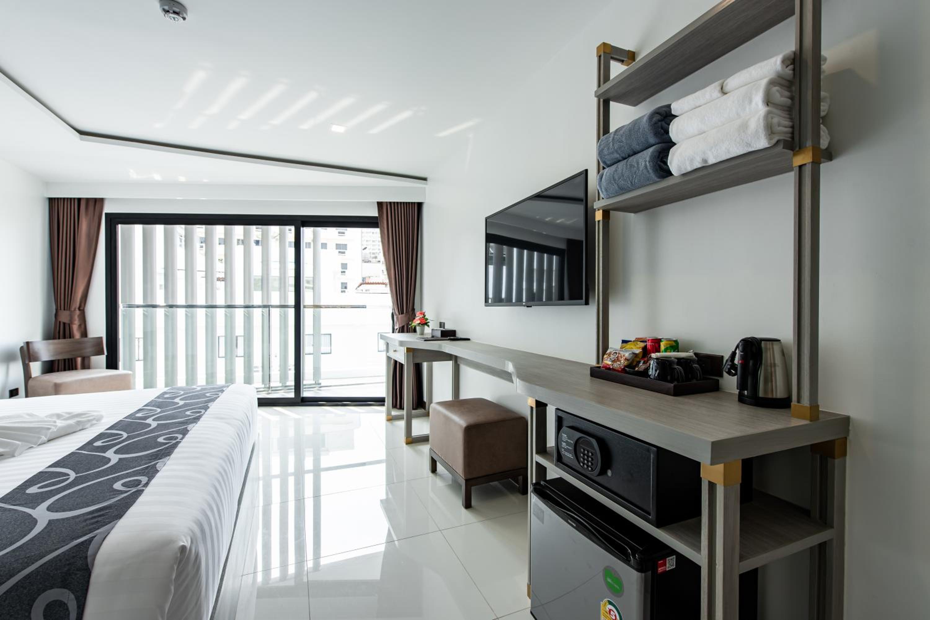 Deluxe Queen Room