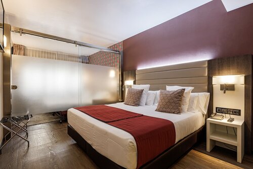 Deluxe Quadruple Room в Hotel Ronda Lesseps