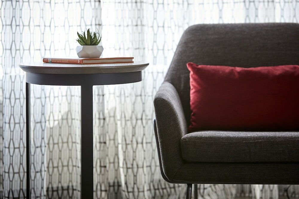 Club Room, 1 King Bed (Mobility/Hearing Access, Roll-In Shwr)