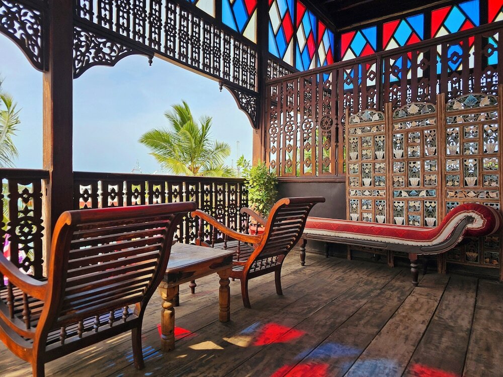 Honeymoon Suite, Sea View