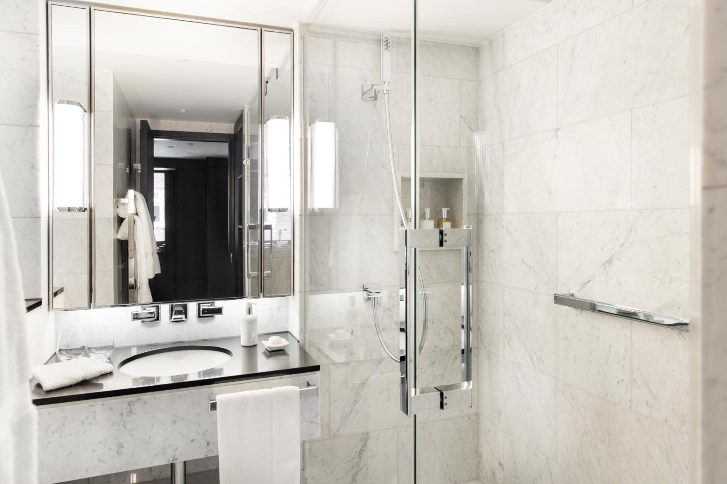 Three Bedroom Deluxe Apartment