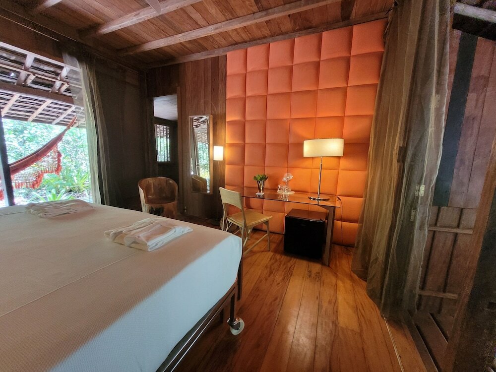 Deluxe Studio Suite, 1 Queen Bed, Patio, Garden View