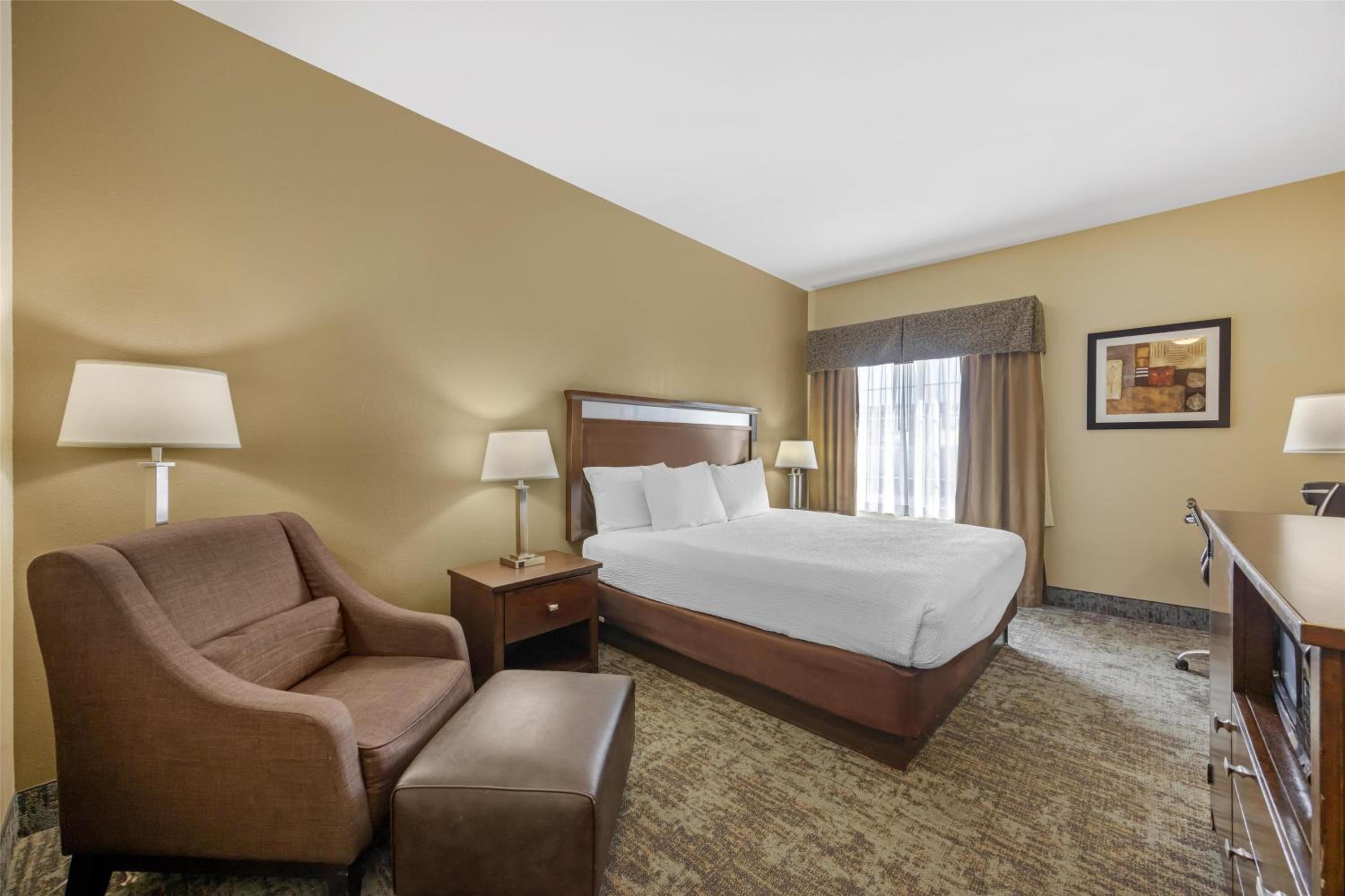 King Room with Roll-in Shower - Disability Access/Non-Smoking