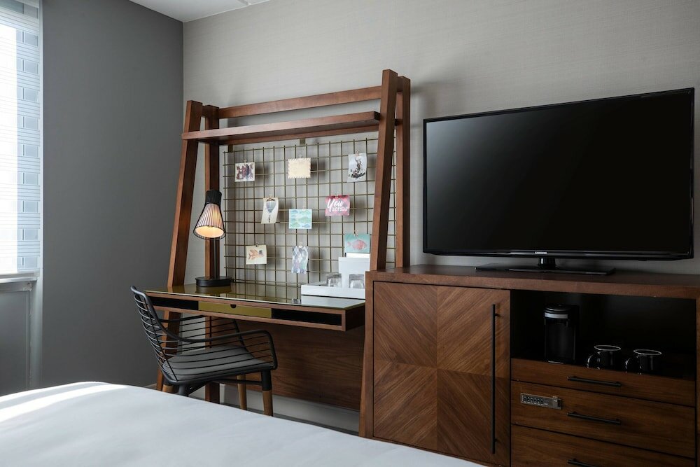 Club Room, 1 King Bed with Sofa bed, Non Smoking