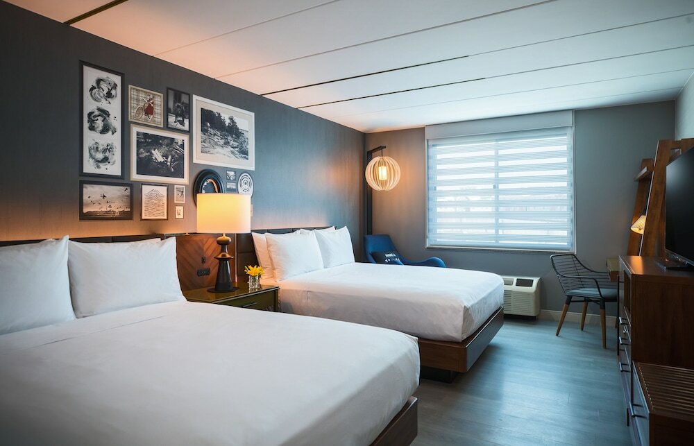 Club Room, 2 Queen Beds, Non Smoking