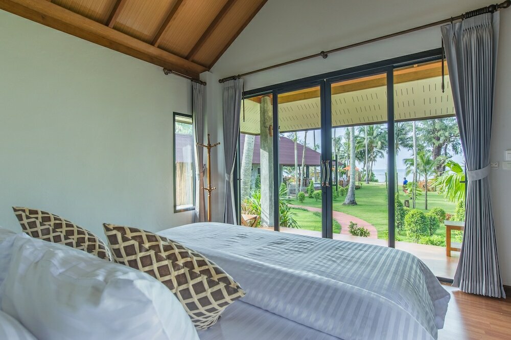 Partial Seaview cottage