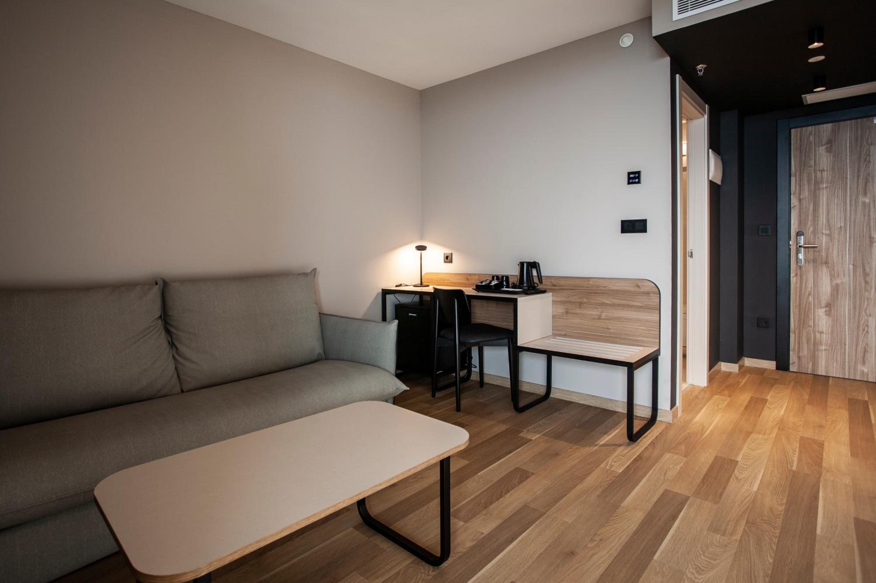 Deluxe Double Room (3 Adults + 1 Child)