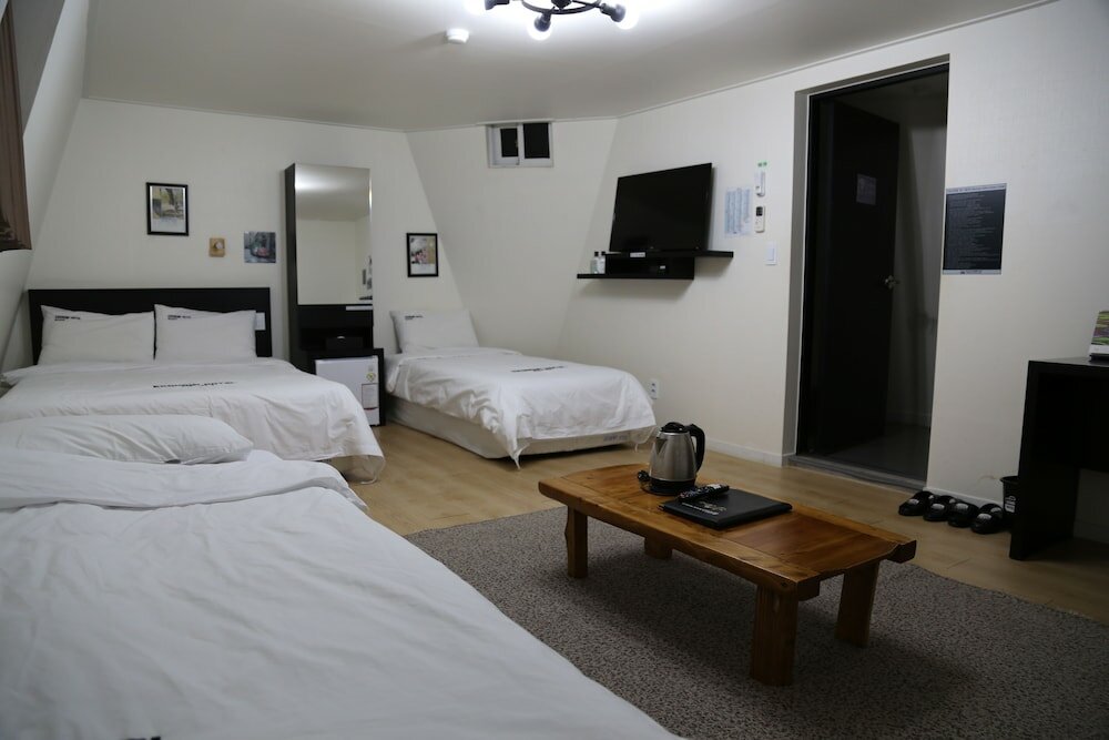 Deluxe Family (Light Breakfast for 3 people, Free Access of Community Room - 1 hour per stay)