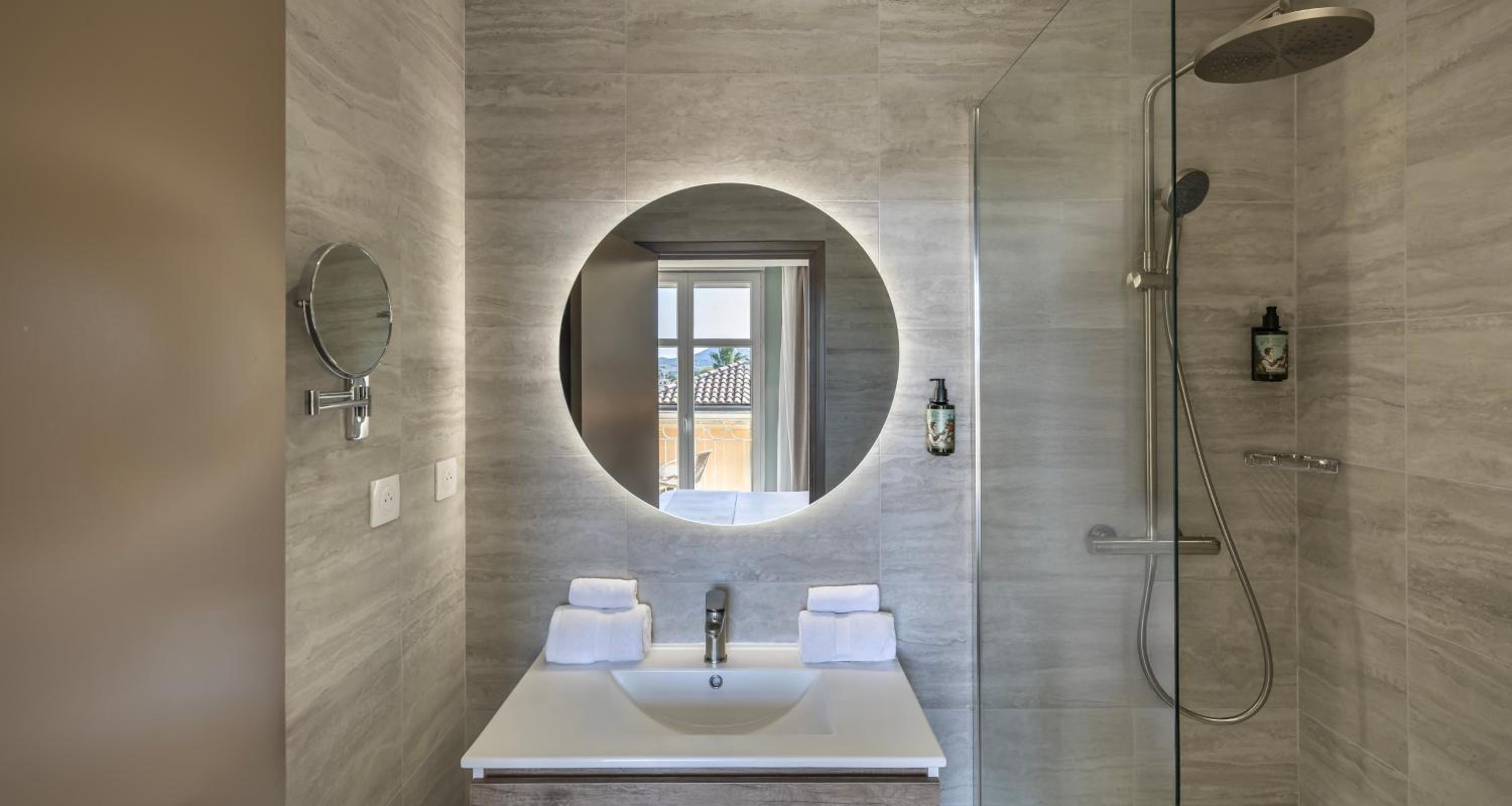 Standard King Room with Sofa Bed - Non-Smoking