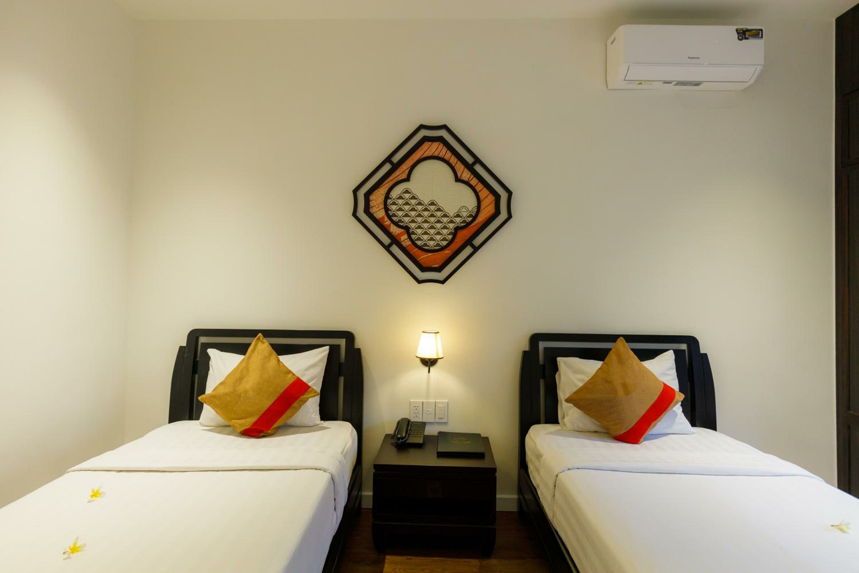 Family Room with Garden View